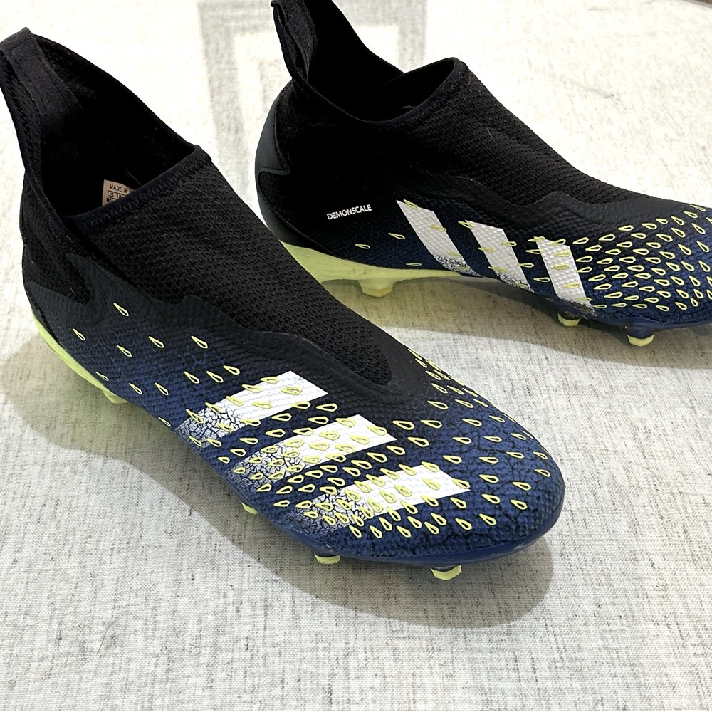 Adidas Predator laceless soccer cleats men’s size 8.5